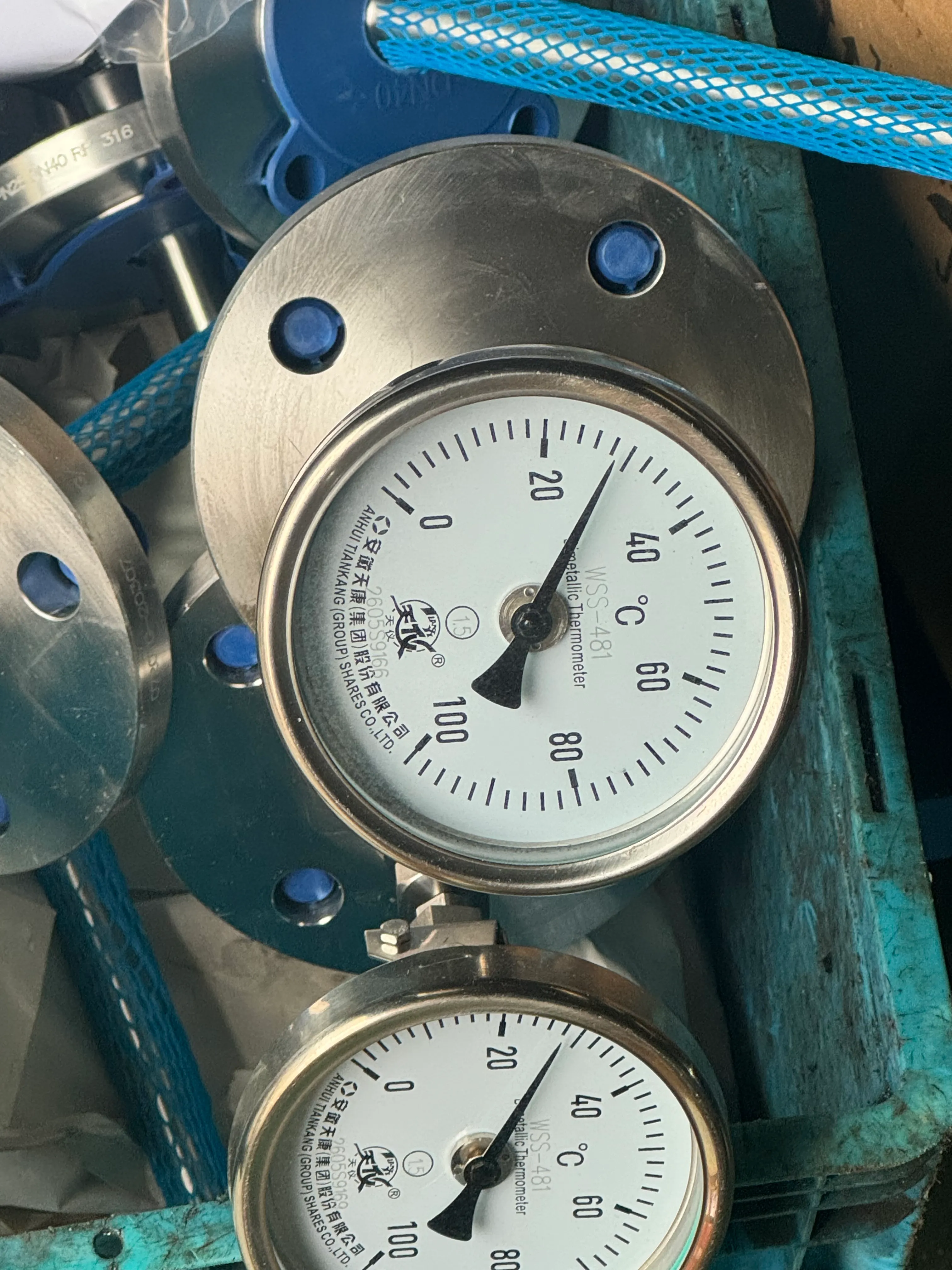 Bimetal thermometer dial and stem construction details.