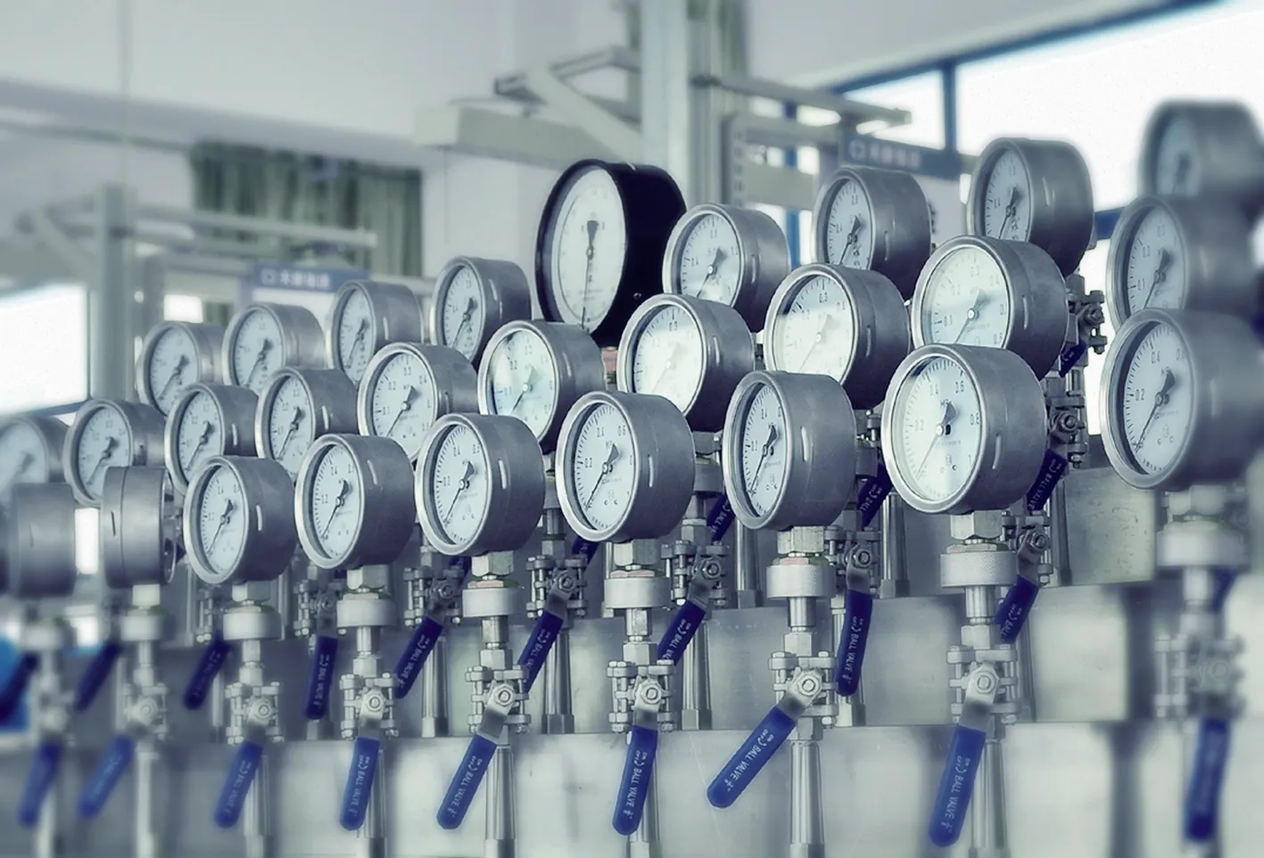 Industrial pressure gauges