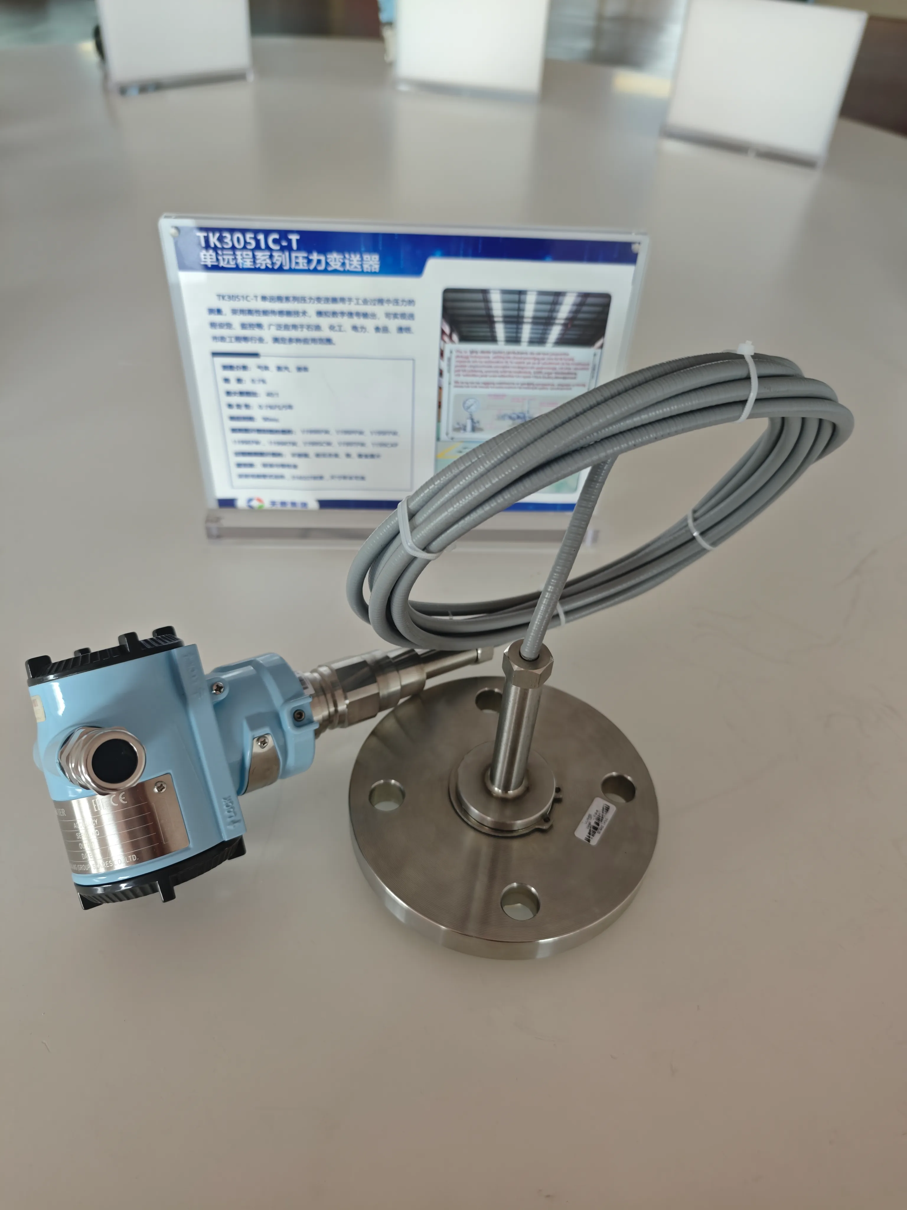 TK3051 series pressure transmitter showing display and terminal box configuration.