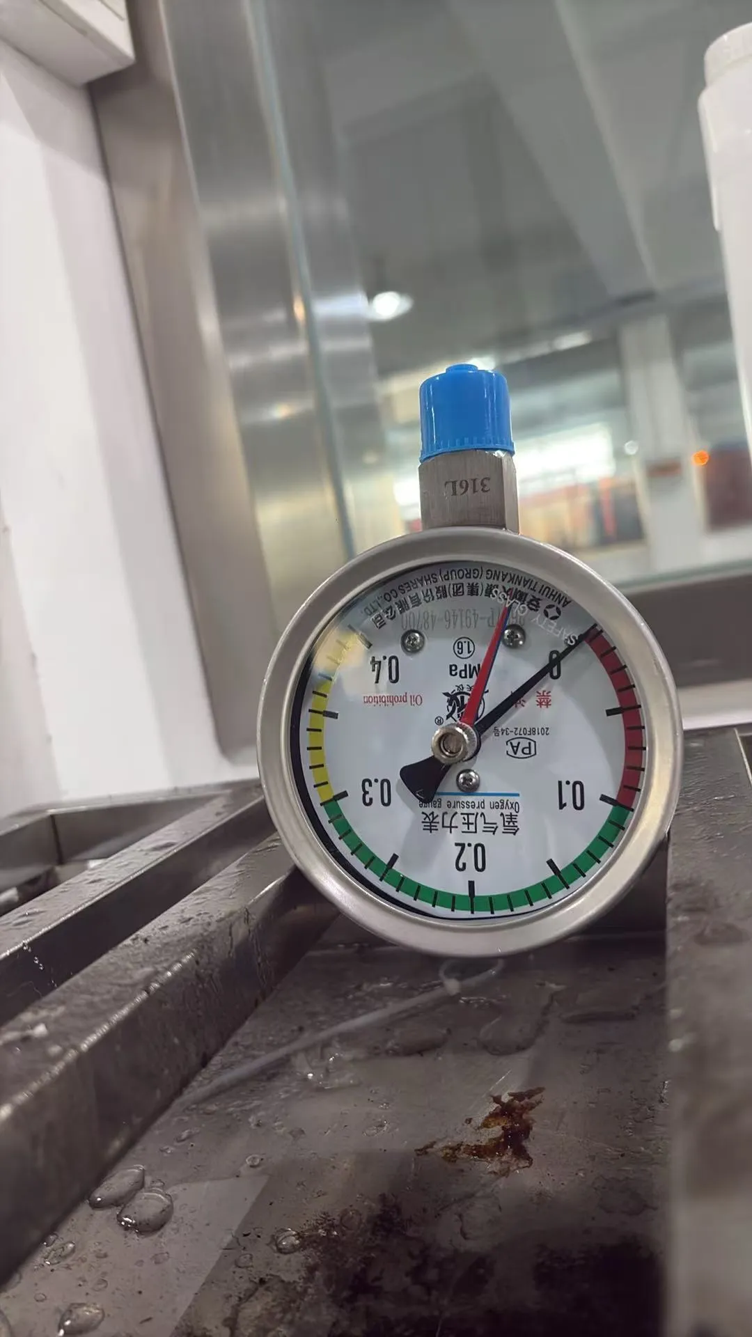 Vacuum pressure gauge showing dial face and connection details.